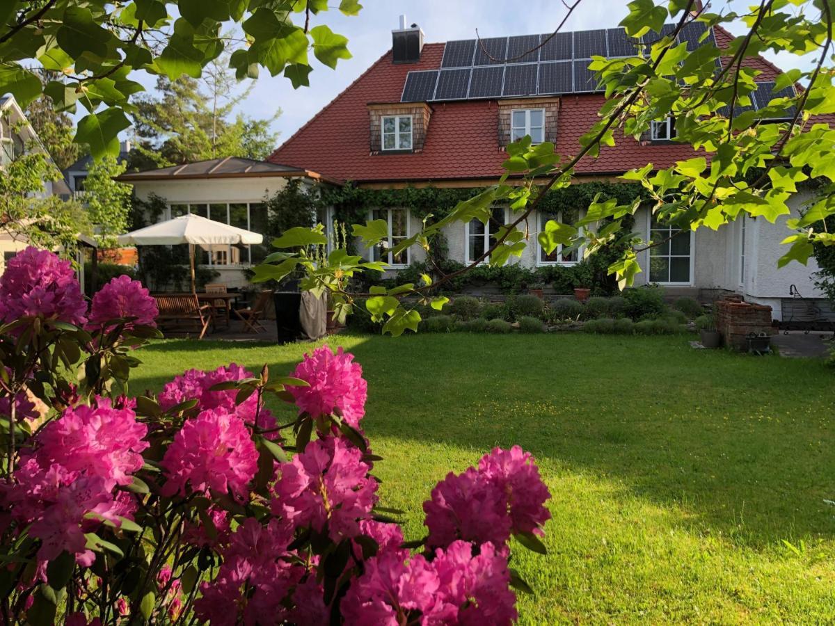 Ferienwohnung München- Pullach, Wohnen im Grünen Exterior foto