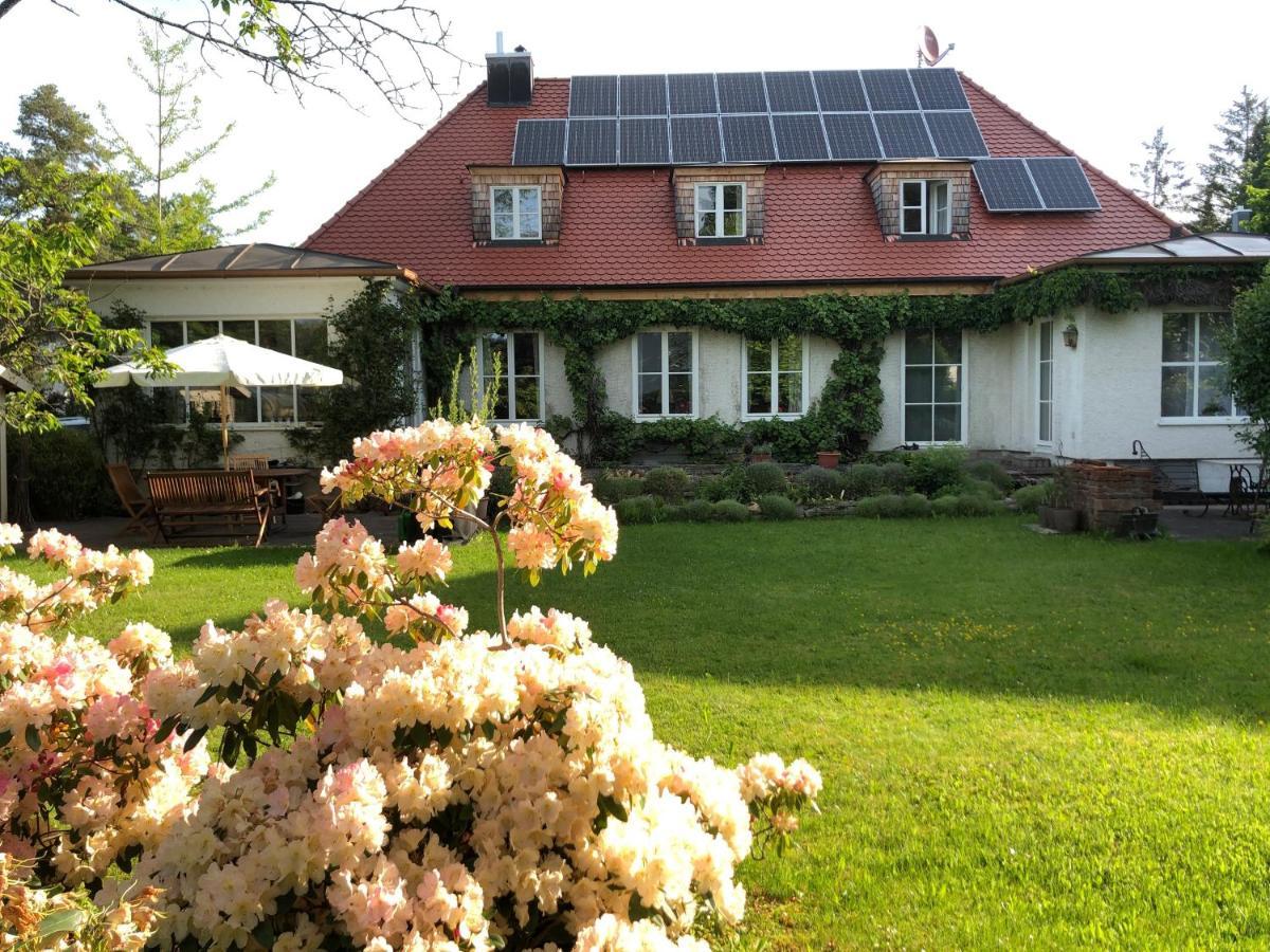 Ferienwohnung München- Pullach, Wohnen im Grünen Exterior foto